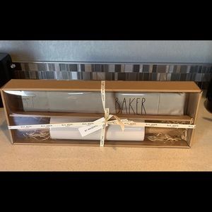 Rae Dunn rolling pin (Bake) and apron set. NWT